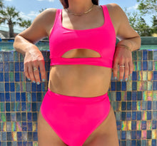 Load image into Gallery viewer, Flamingo Flattering Top